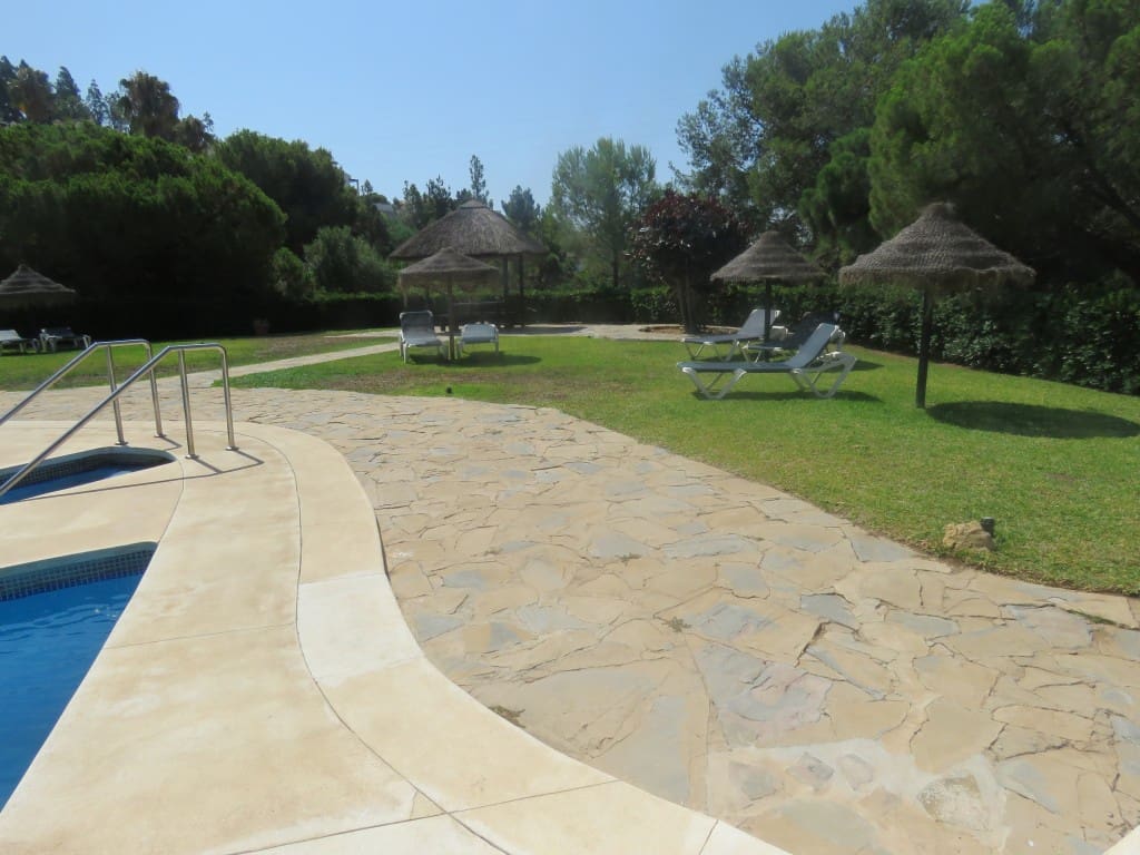 2 Zimmer Apartment zu verkaufen in Calahonda mit Pool - 239.000 € (Ref: 9110087)