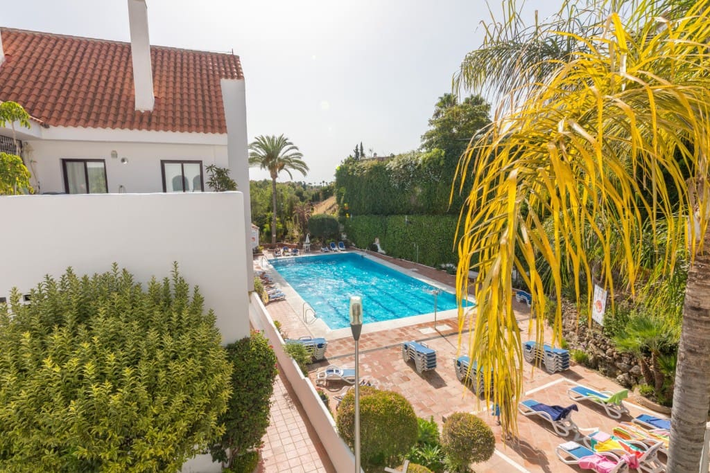 2 bedroom Apartment for sale in Nueva Andalucia with pool garage - € 510,000 (Ref: 9146817)