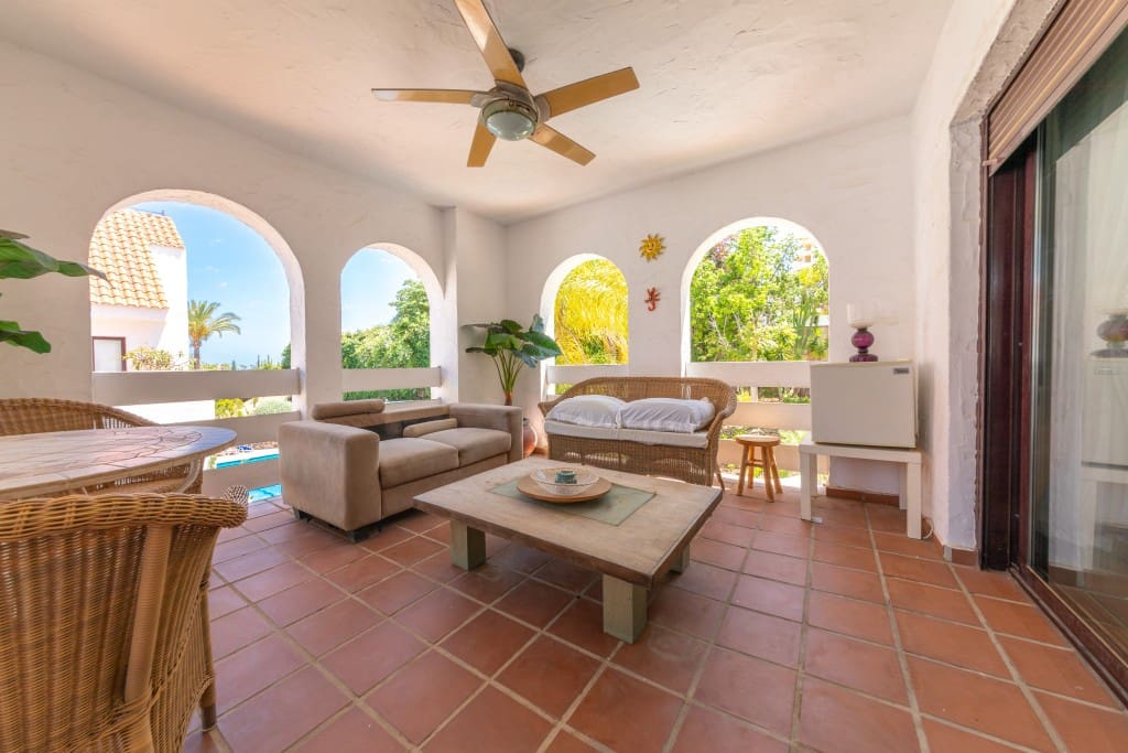 2 bedroom Apartment for sale in Nueva Andalucia with pool garage - € 510,000 (Ref: 9146817)