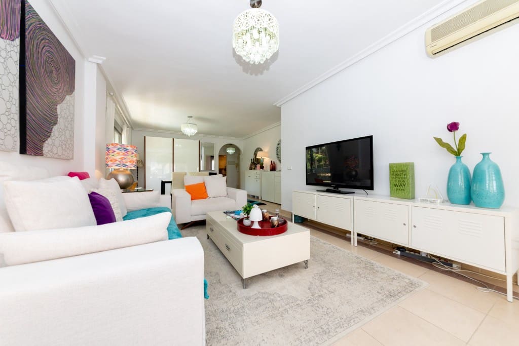 2 bedroom Apartment for sale in Nueva Andalucia with pool garage - € 510,000 (Ref: 9146817)