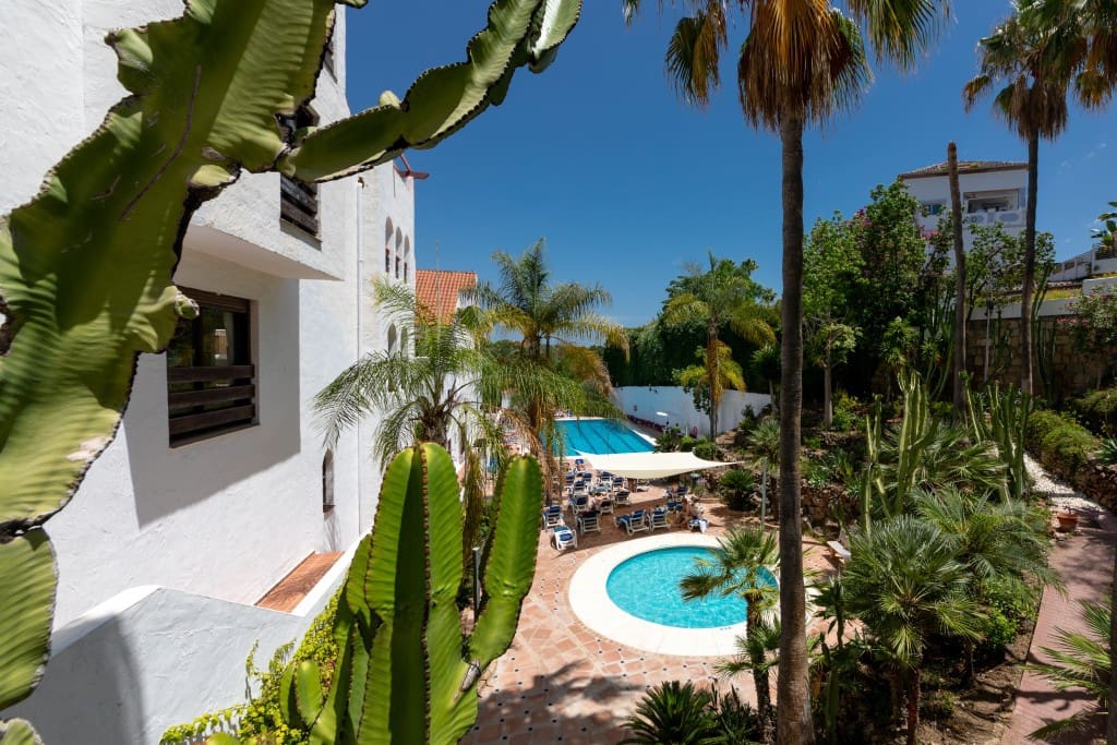 2 bedroom Apartment for sale in Nueva Andalucia with pool garage - € 510,000 (Ref: 9146817)