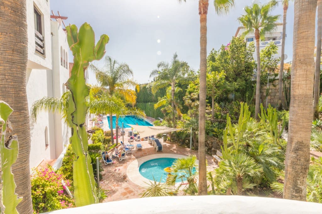 2 bedroom Apartment for sale in Nueva Andalucia with pool garage - € 510,000 (Ref: 9146817)