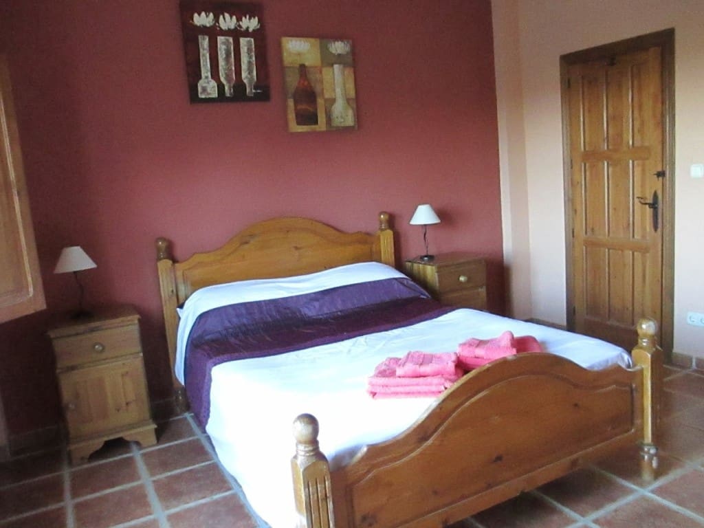 4 bedroom Villa for sale in Guaro with pool garage - € 425,000 (Ref: 9146822)