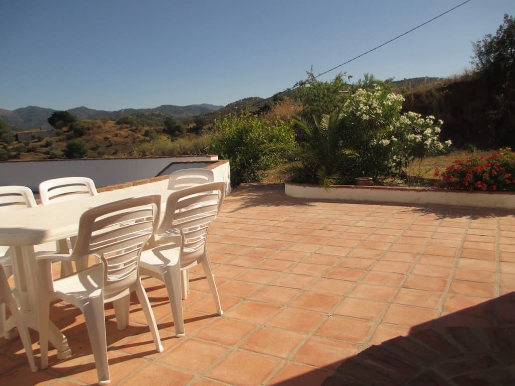 4 bedroom Villa for sale in Guaro with pool garage - € 425,000 (Ref: 9146822)