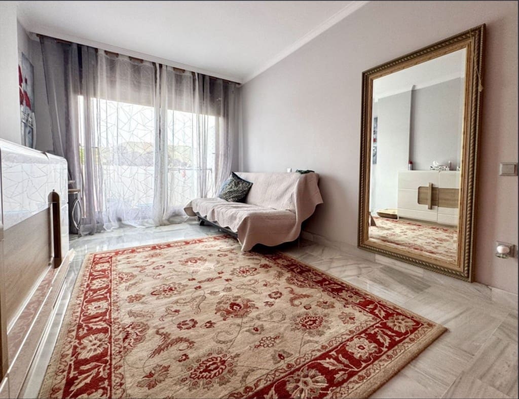 2 bedroom Penthouse for sale in Benahavis with pool garage - € 378,000 (Ref: 9146823)