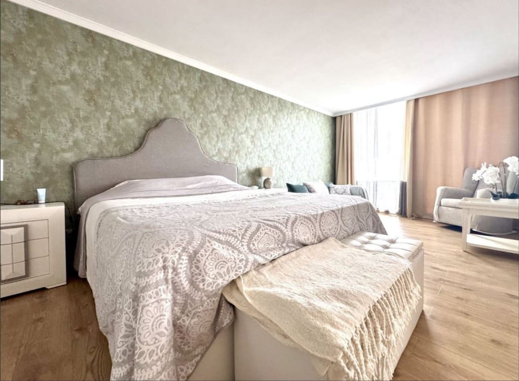 2 bedroom Penthouse for sale in Benahavis with pool garage - € 378,000 (Ref: 9146823)