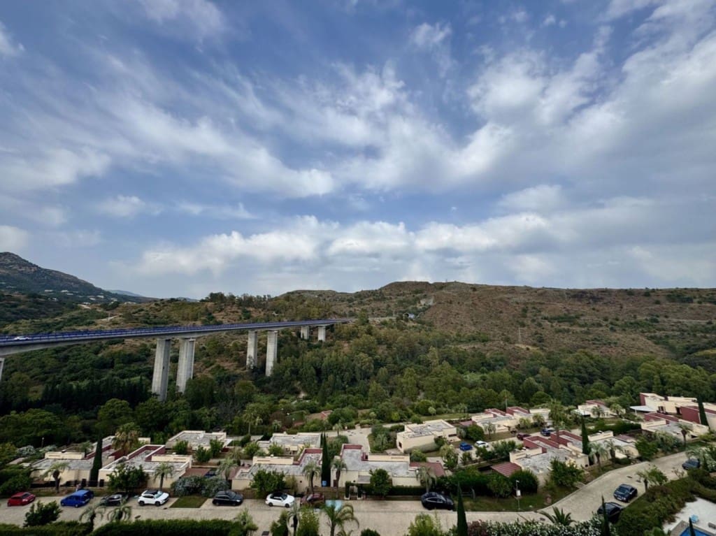 2 bedroom Penthouse for sale in Benahavis with pool garage - € 378,000 (Ref: 9146823)
