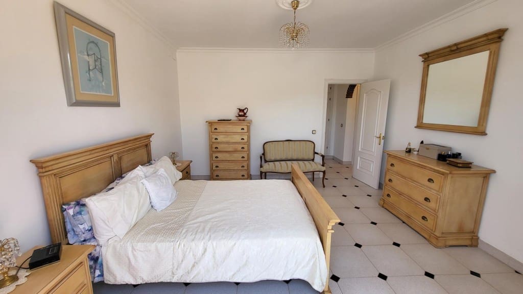 4 soveværelse Villa til salg i Elviria med swimmingpool garage - € 1.395.000 (Ref: 9146836)