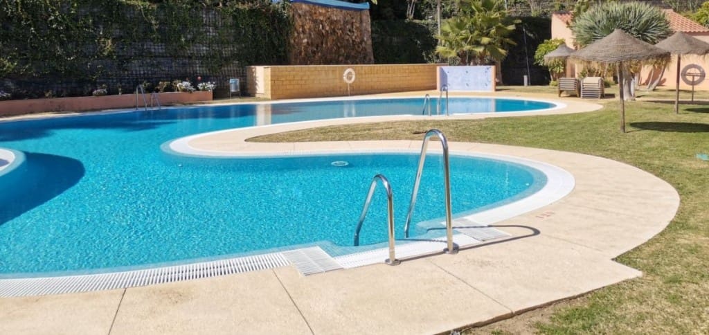 2 bedroom Apartment for sale in La Cala de Mijas with pool - € 279,000 (Ref: 9146842)