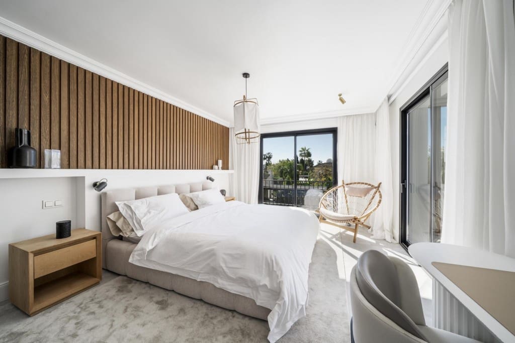 6 slaapkamer Villa te koop in Nueva Andalucia met zwembad - € 4.250.000 (Ref: 9146852)