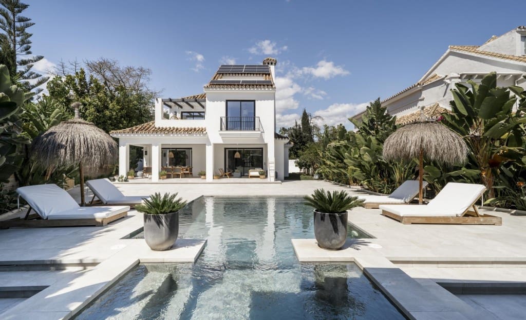 6 slaapkamer Villa te koop in Nueva Andalucia met zwembad - € 4.250.000 (Ref: 9146852)