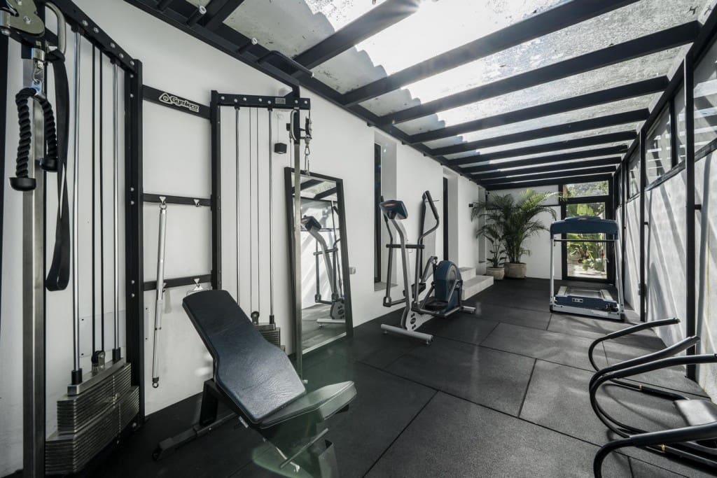 6 slaapkamer Villa te koop in Nueva Andalucia met zwembad - € 4.250.000 (Ref: 9146852)