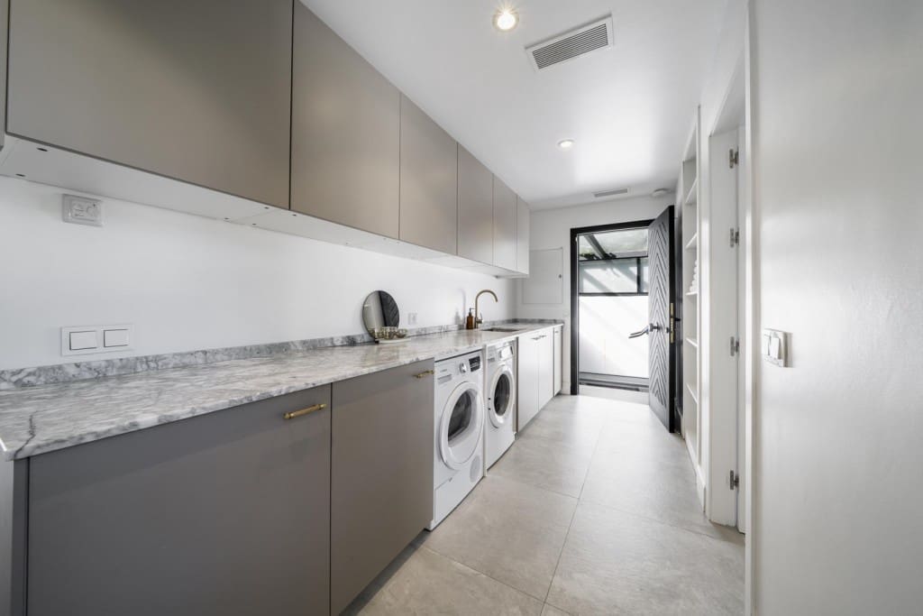 6 slaapkamer Villa te koop in Nueva Andalucia met zwembad - € 4.250.000 (Ref: 9146852)