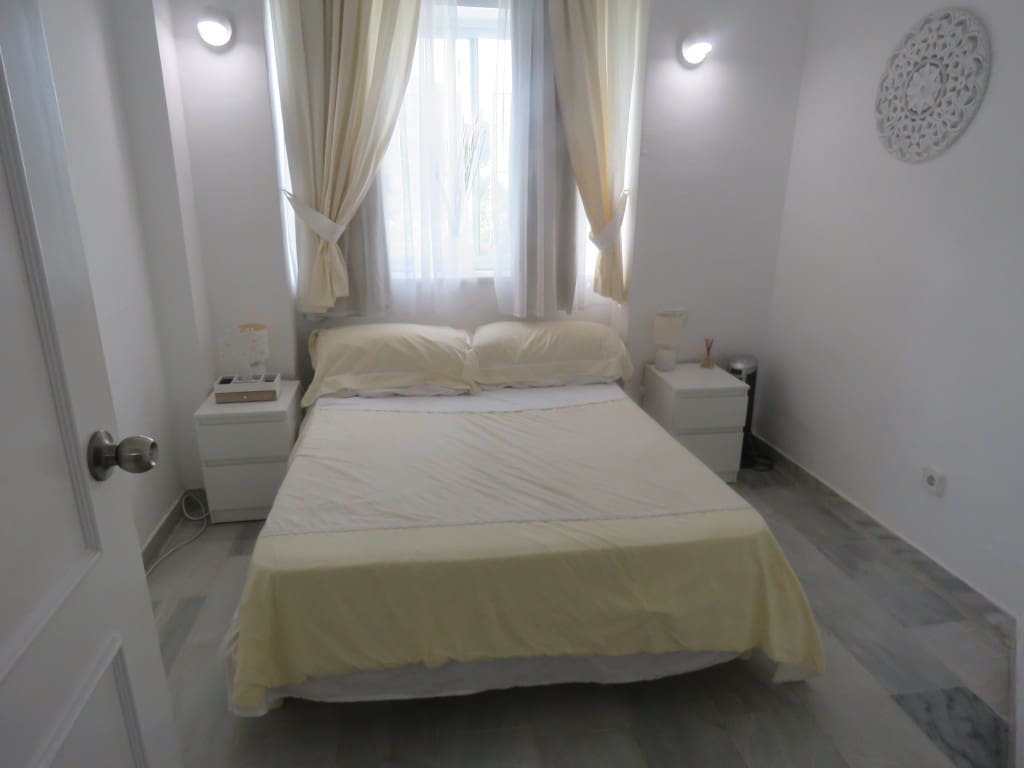 Apartamento de 2 habitaciones en Calahonda en venta - 299.000 € (Ref: 9163546)