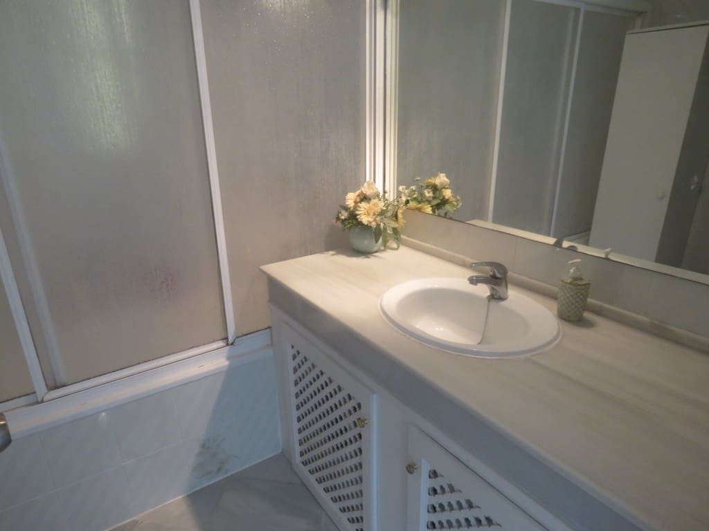 Apartamento de 2 habitaciones en Calahonda en venta - 299.000 € (Ref: 9163546)