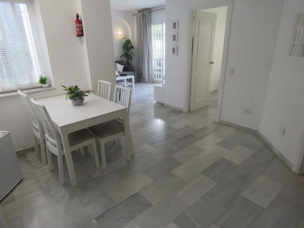 Apartamento de 2 habitaciones en Calahonda en venta - 299.000 € (Ref: 9163546)