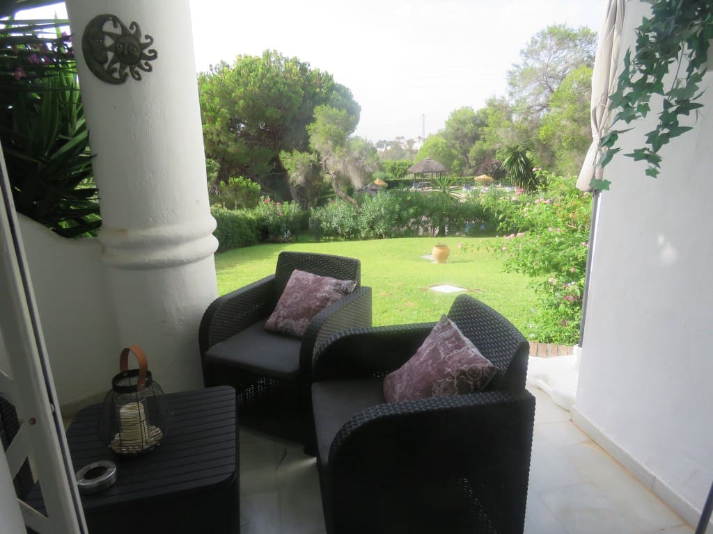 Apartamento de 2 habitaciones en Calahonda en venta - 299.000 € (Ref: 9163546)