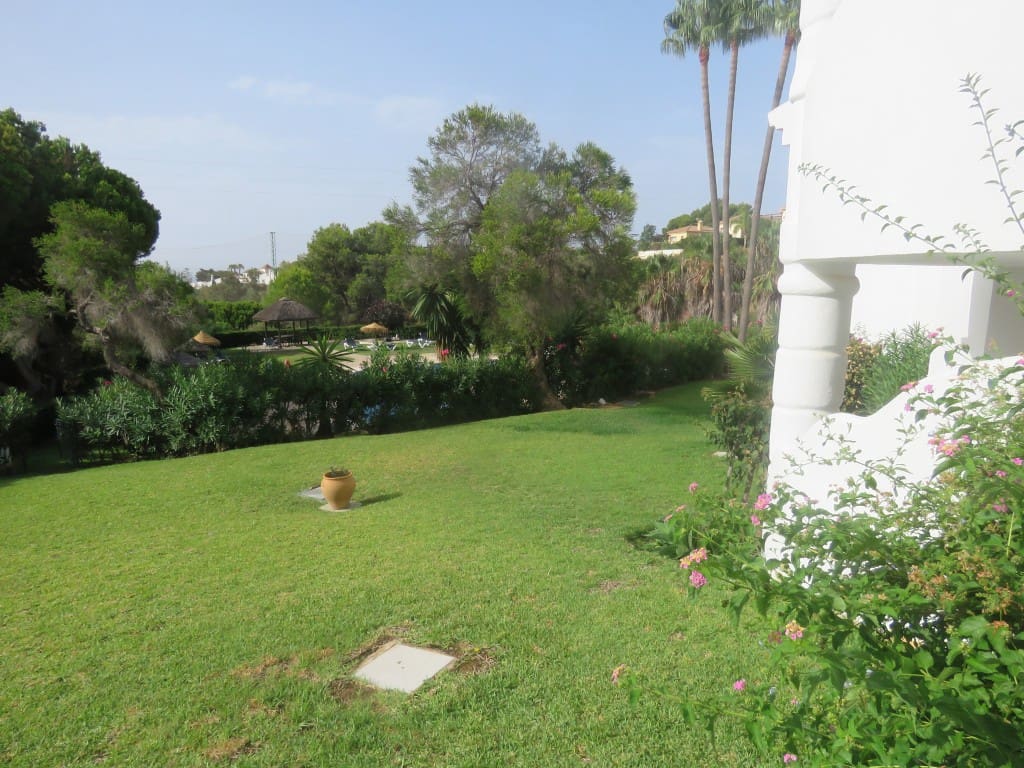 Apartamento de 2 habitaciones en Calahonda en venta - 299.000 € (Ref: 9163546)