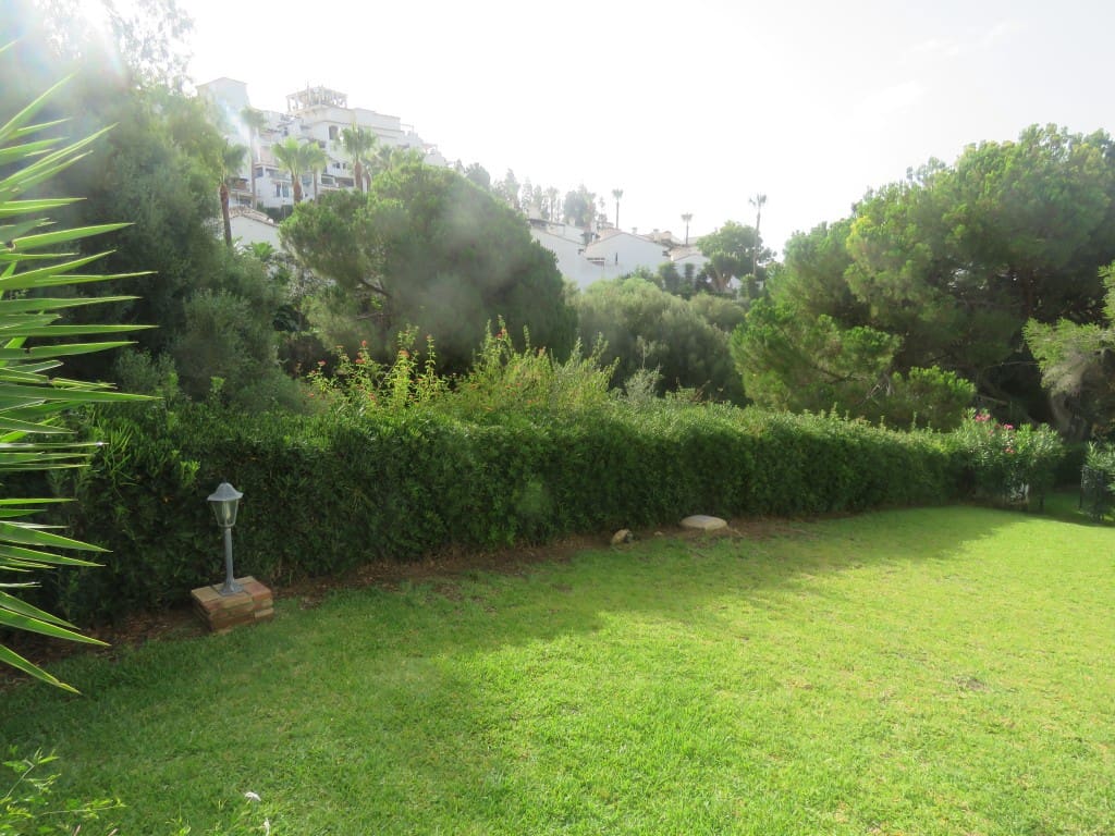 Apartamento de 2 habitaciones en Calahonda en venta - 299.000 € (Ref: 9163546)