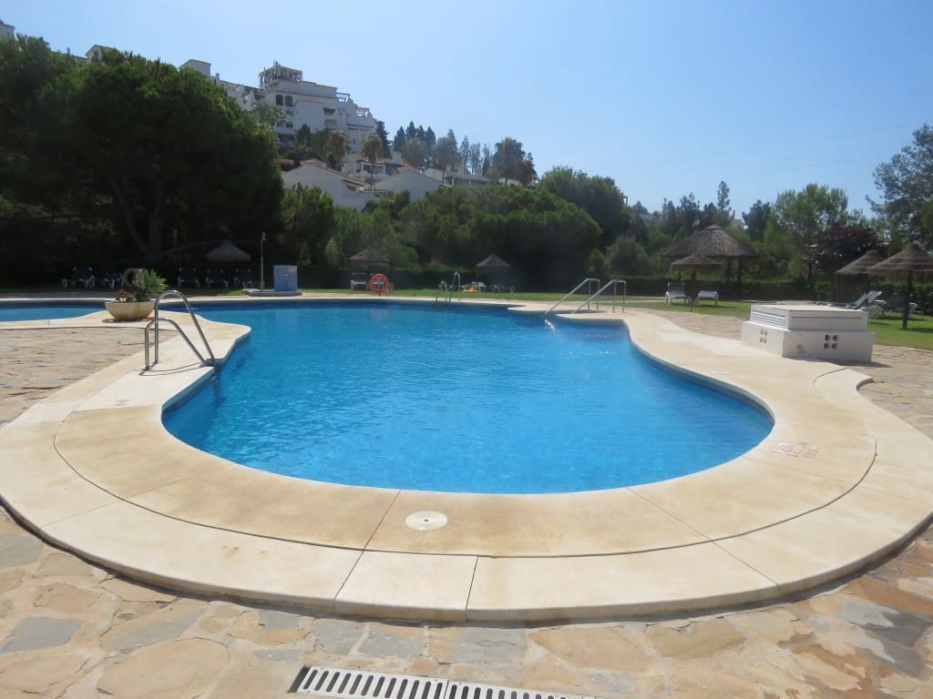 Apartamento de 2 habitaciones en Calahonda en venta - 299.000 € (Ref: 9163546)