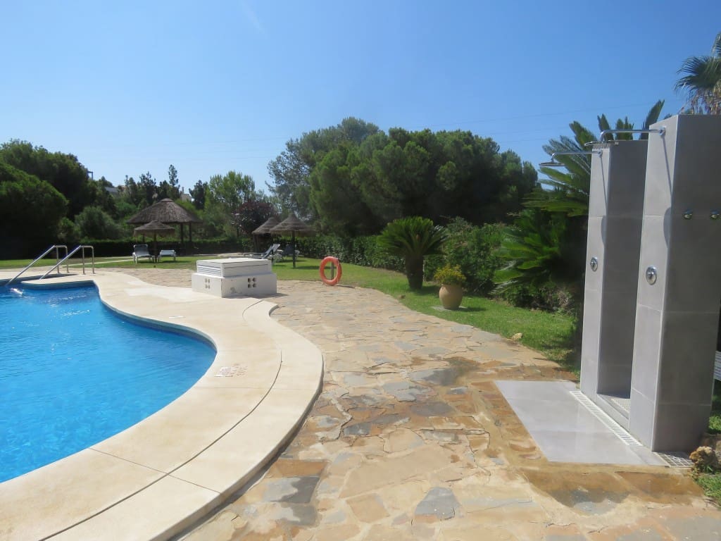 Apartamento de 2 habitaciones en Calahonda en venta - 299.000 € (Ref: 9163546)