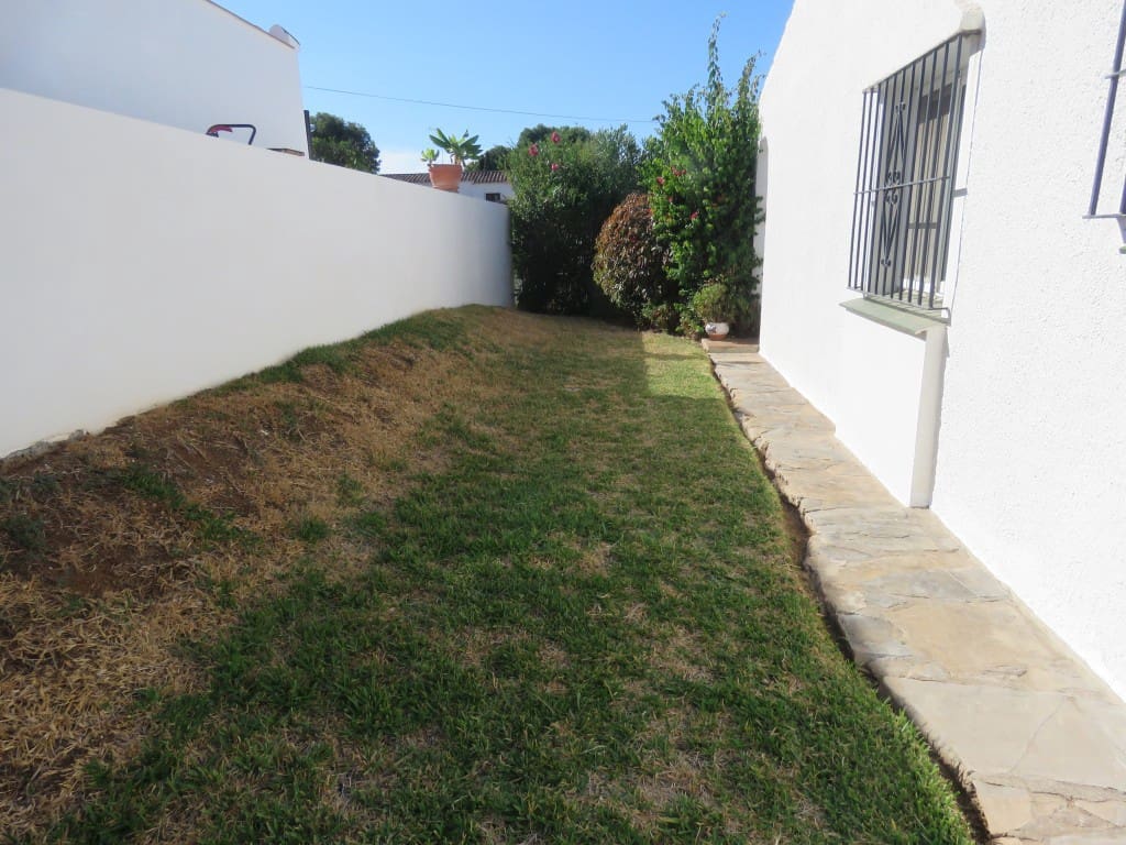 2 slaapkamer Bungalow te koop in Mijas Costa met zwembad - € 299.000 (Ref: 9200316)