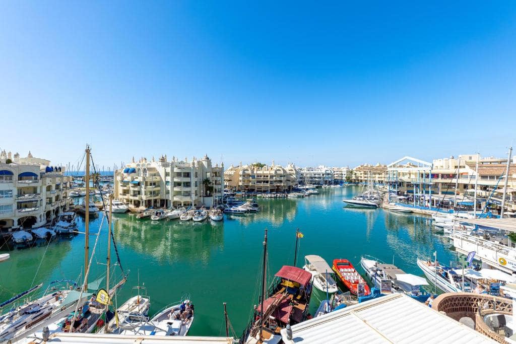 Apartamento de 2 habitaciones en Benalmádena en venta con piscina - 395.000 € (Ref: 9468023)