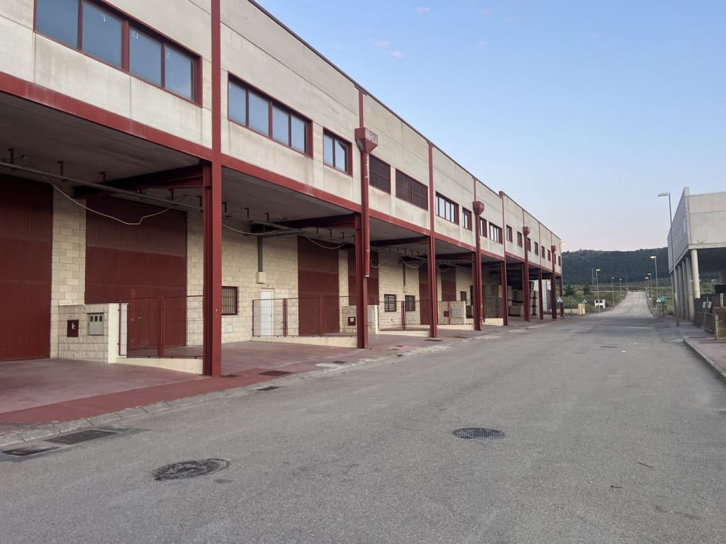 Commercial for sale in Mollina - € 160,000 (Ref: 9468027)
