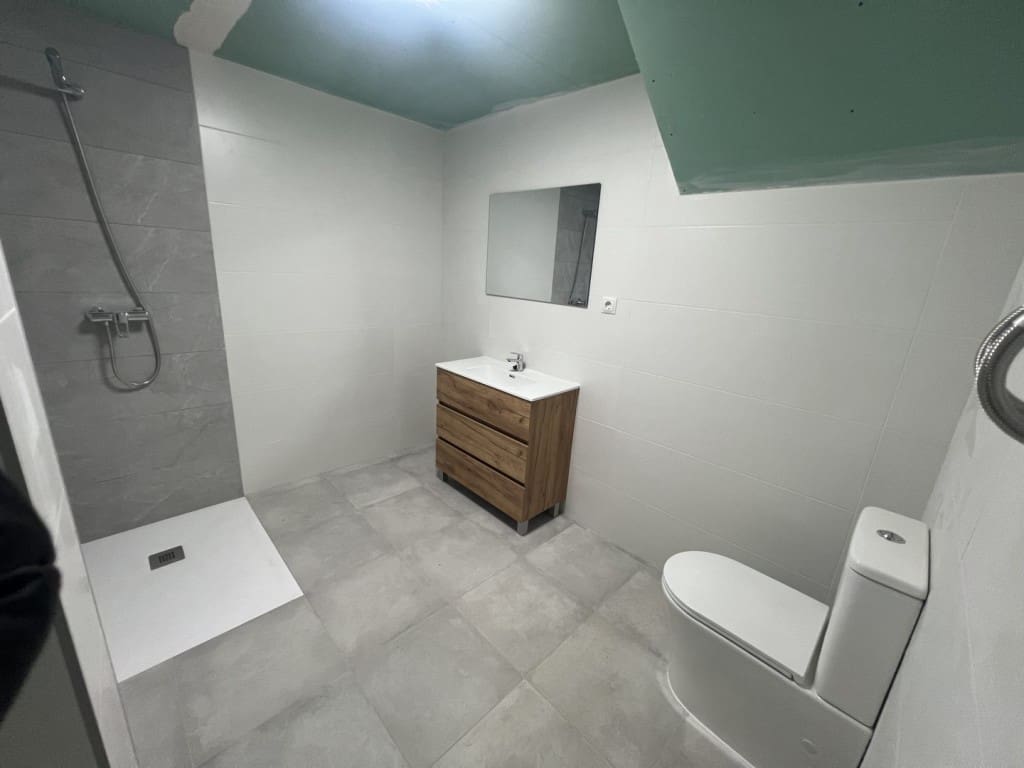 Commercial for sale in Mollina - € 160,000 (Ref: 9468027)