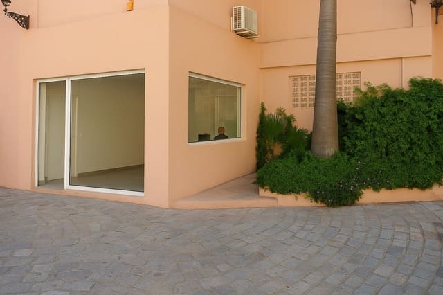 Comercial para venda em Calahonda, Mijas - 199 000 € (Ref: 9468028)