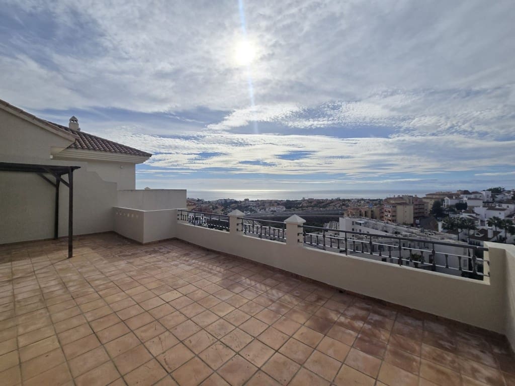 2 bedroom Penthouse for sale in Riviera del Sol with pool garage - € 340,000 (Ref: 9468037)