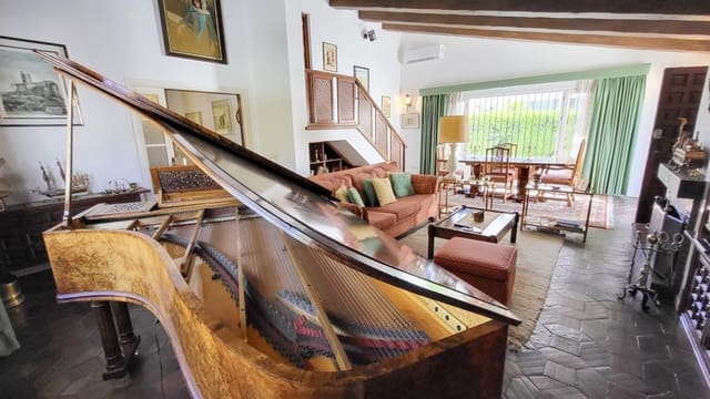 Chalet de 3 habitaciones en Fuengirola en venta con piscina - 1.550.000 € (Ref: 9468042)