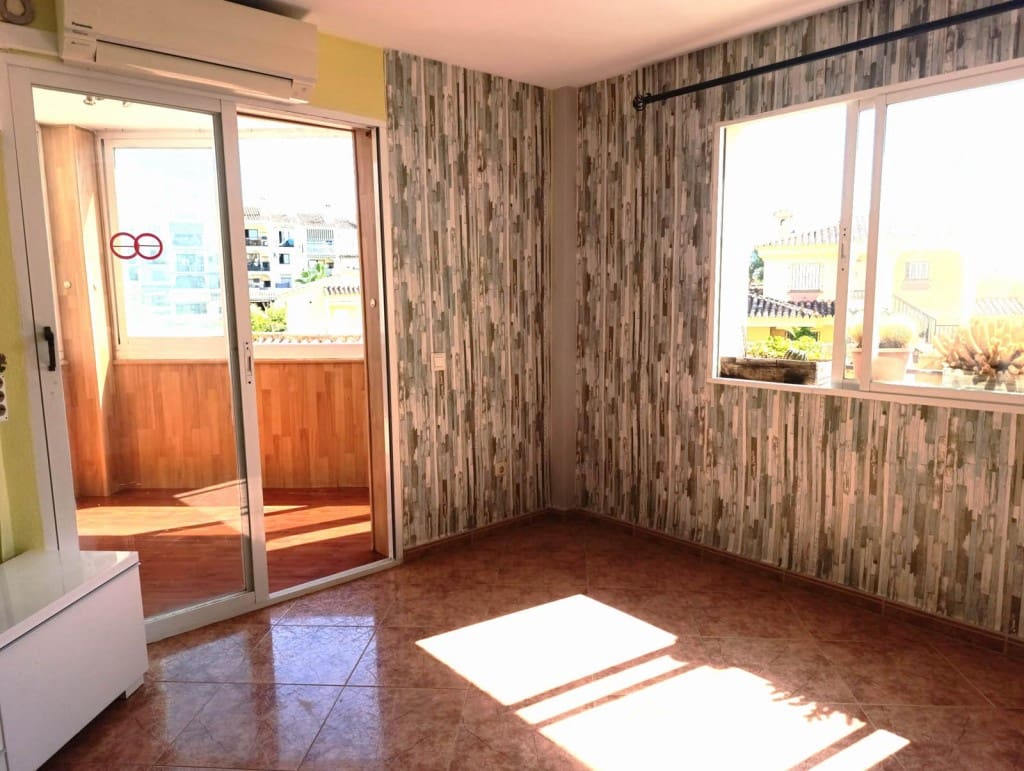 2 bedroom Apartment for sale in Riviera del Sol with pool - € 225,000 (Ref: 9468045)