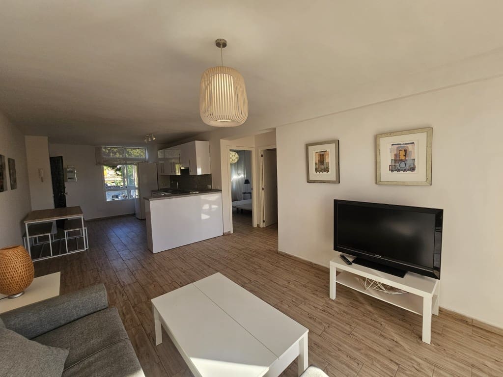 2 bedroom Apartment for sale in Mijas Costa with pool - € 379,000 (Ref: 9468049)