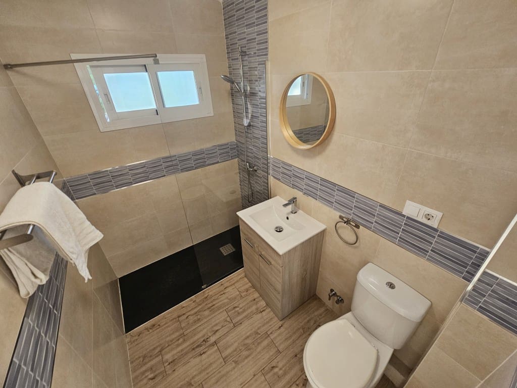 2 bedroom Apartment for sale in Mijas Costa with pool - € 379,000 (Ref: 9468049)