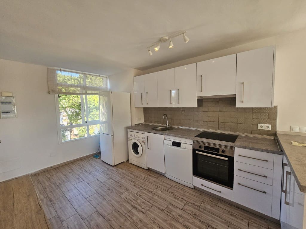 2 bedroom Apartment for sale in Mijas Costa with pool - € 379,000 (Ref: 9468049)