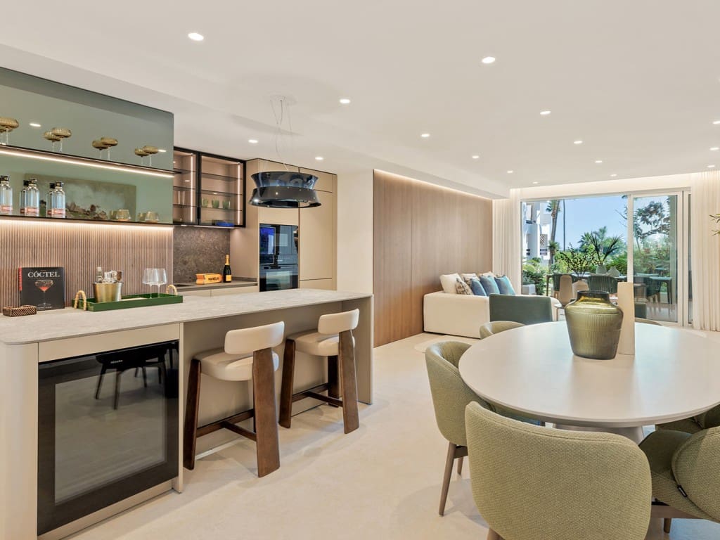 2 slaapkamer Appartement te koop in New Golden Mile met zwembad garage - € 1.995.000 (Ref: 9468055)