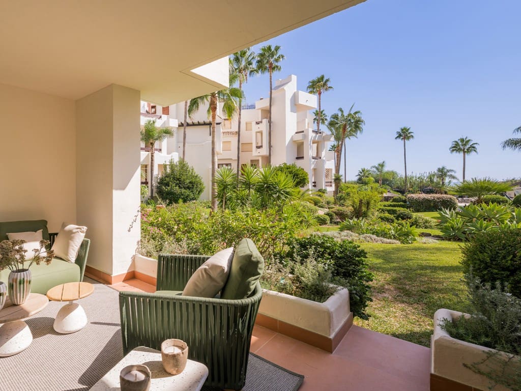 2 slaapkamer Appartement te koop in New Golden Mile met zwembad garage - € 1.995.000 (Ref: 9468055)