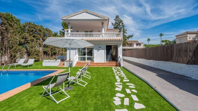 4 bedroom Villa for sale in Cabopino, Marbella with pool - € 1,395,000 (Ref: 9468056)