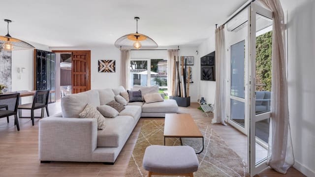 4 bedroom Villa for sale in Cabopino, Marbella with pool - € 1,395,000 (Ref: 9468056)