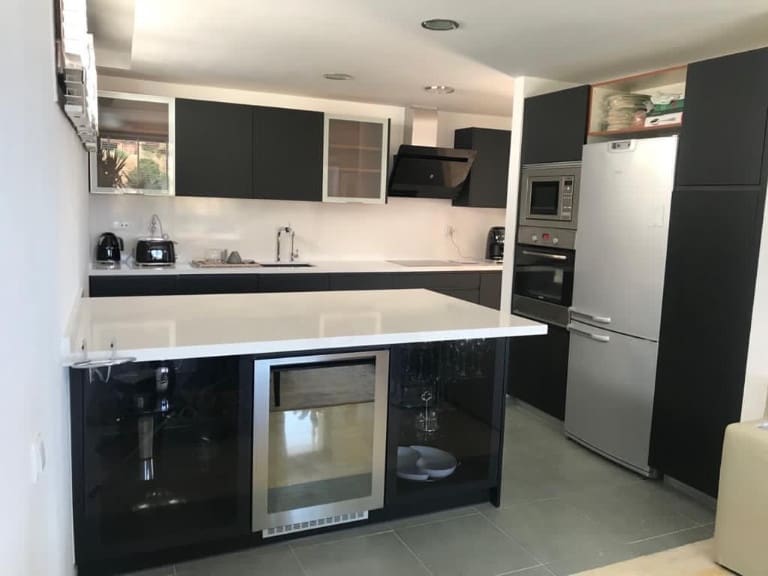 Apartamento de 3 habitaciones en Los Monteros en venta con piscina - 550.000 € (Ref: 9468060)