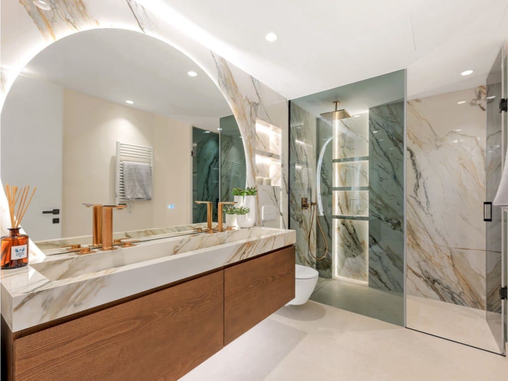 6 makuuhuone Huoneisto myytävänä paikassa Los Monteros mukana uima-altaan 
autotalli - 4 650 000 € (Ref: 9468061)