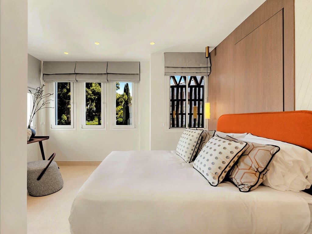3 bedroom Apartment for sale in Los Monteros with pool garage - € 2,450,000 (Ref: 9468061)