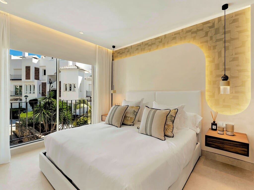 3 bedroom Apartment for sale in Los Monteros with pool garage - € 2,450,000 (Ref: 9468061)