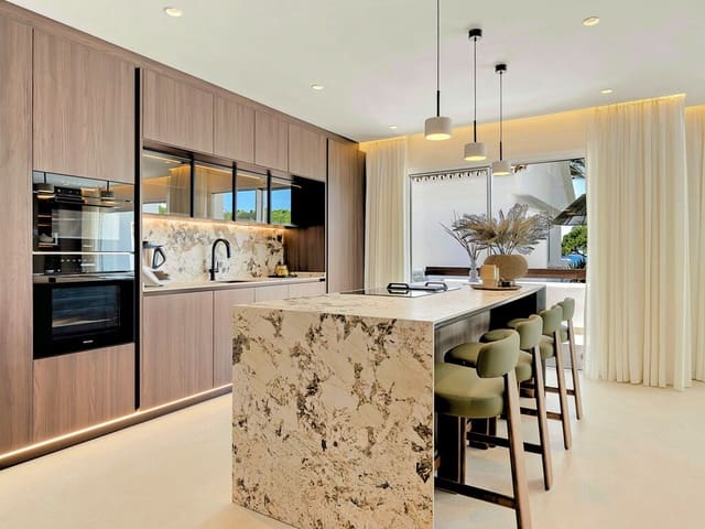 3 sovrum Lägenhet till salu i Los Monteros, Marbella med pool garage - 2 450 000 € (Ref: 9468061)