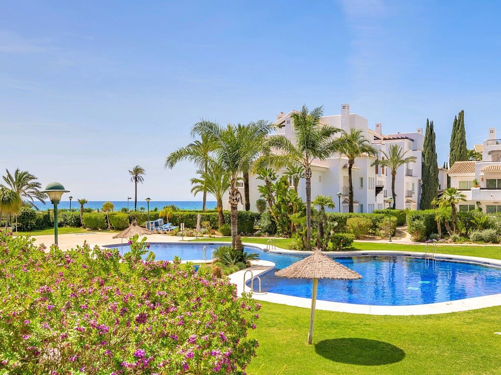 3 bedroom Apartment for sale in Los Monteros with pool garage - € 2,450,000 (Ref: 9468061)