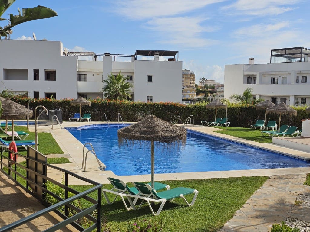 3 bedroom Beach Apartment for sale in Mijas Costa with pool - € 430,000 (Ref: 9468075)