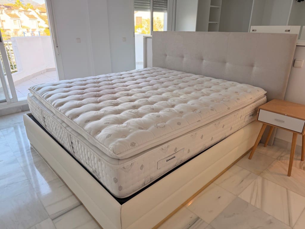 2 bedroom Townhouse for sale in Puerto Banus - € 695,000 (Ref: 9491050)