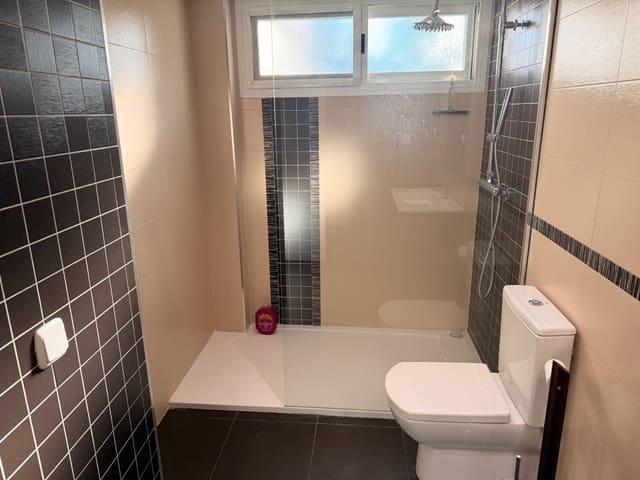 2 bedroom Townhouse for sale in Puerto Banus, Marbella - € 695,000 (Ref: 9491050)