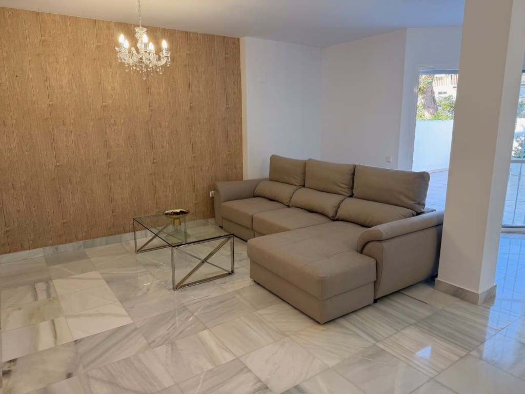 2 bedroom Townhouse for sale in Puerto Banus - € 690,000 (Ref: 9491050)